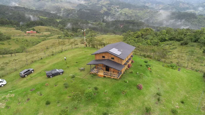 Casa Campestre / Autosuficiente en venta en Palo Verde de Cartago en San Isidro, El Guarco, Cartago — $250,000 - Foto 2 de 41