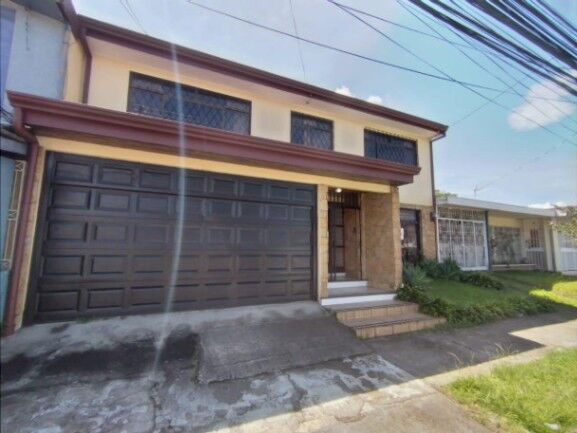MLS-23-305 VENTA CASA ZAPOTE SAN JOSE en Zapote, San José — $260,000