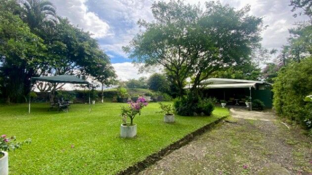Venta de Hermosa y Amplia Casa en Escazú / Mls. 25-2039 OFC JB en Escazú, San José — $650,000