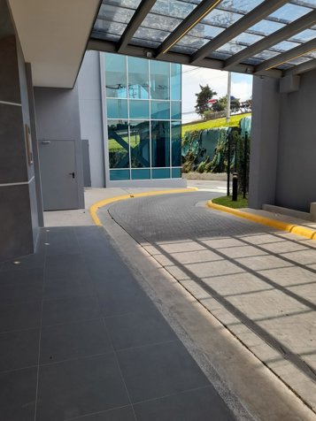 ALQUILER DE LOCAL COMERCIAL, HEREDIA, CORPORATE CENTER C3 in Heredia — $1,250 - Photo 3 of 12
