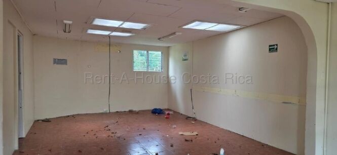 SE VENDE EDIFICIO PARA CENTRO EDUCATIVO/ HOSPEDAJE  en Santa Ana, San José — $1,500,000
