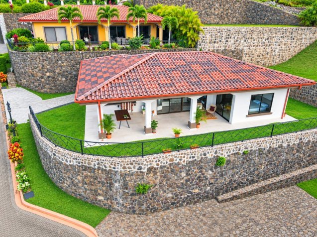Casa Eucalipto en Residencial Oro Monte Naranjo con hermosas vistas in Cirrí Sur, Naranjo, Alajuela — $325,000