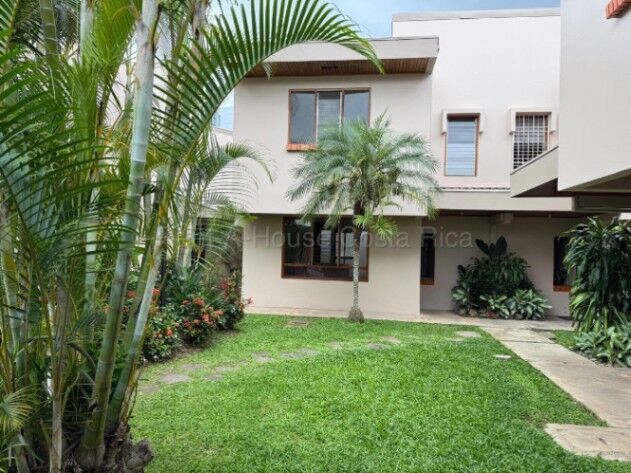 Se vende casa en Granadilla Curridabat 26-2218 en Granadilla, Curridabat, San José — ₡ 70 000 000