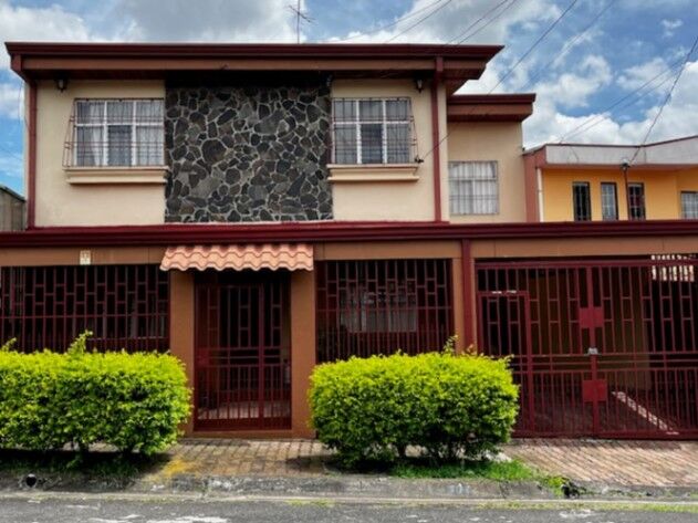 VENDO CASA EN ZAPOTE, SAN JOSÉ. en Zapote, San José — ₡ 130 000 000
