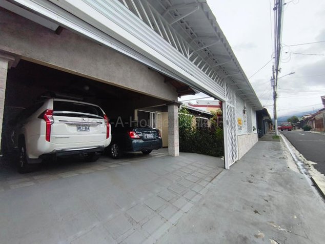 Venta de Residencia Contemporánea en Mercedes Norte, Heredia. RAH 27-541 in Mercedes, Heredia — ₡ 150 000 000
