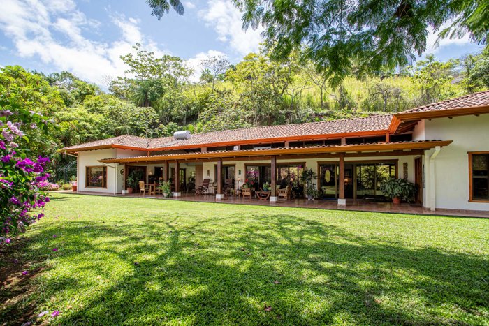 Luxury Home With Guest House For Sale In Hacienda Atenas Costa Rica in Jesús, Atenas, Alajuela — $875,000
