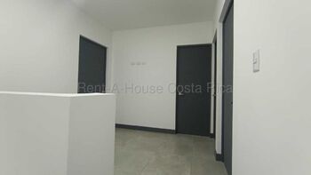 HERMOSA CASA EN VENTA 2 PLANTAS LA UNION en Tres Ríos, La Unión, Cartago — 95 000 000 ₡ - Foto 4 de 23