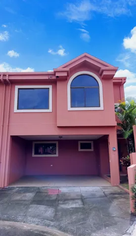 Se vende ,casa ,condominio, San Francisco Avicennia en San Francisco, Heredia — $215,000