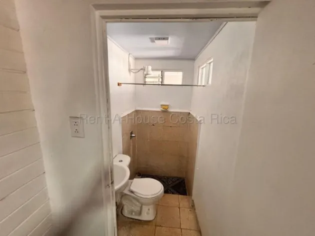 Venta de Edificio+2 Apartamentos,1 Casa y un Local Comercial en Heredia. RAH 26-1672 en Heredia — ₡ 150 000 000 - Foto 2 de 15