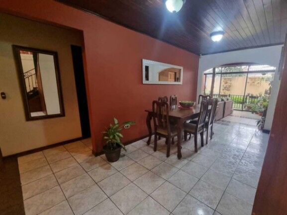 Se vende espaciosa casa con patio en San Francisco Heredia 24-582 in San Francisco, Heredia — $210,500