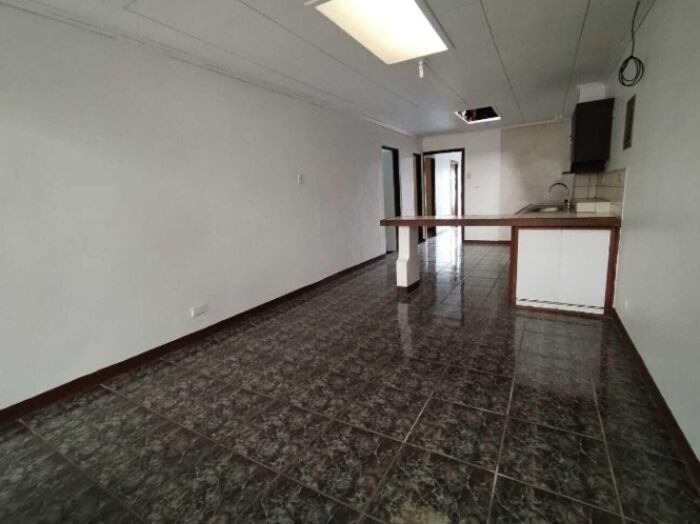 ¡Gran Oportunidad de Inversión en San Francisco de 2 Ríos! Casa con Uso de Suelo Mixto en San Francisco de Dos Ríos, San José — $340,000