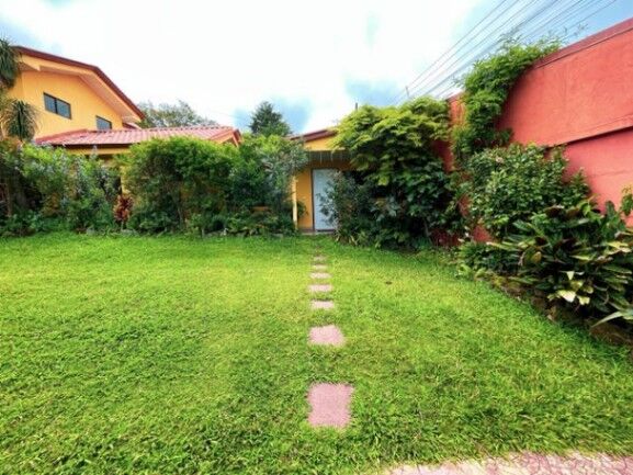 Se venden casa y apartamentos para inversión en Ángeles Heredia 25-1604 en Ángeles, San Rafael, Heredia — $439,000