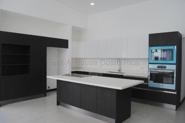 ALQUILER DE MODERNA CASA EN ORO NOVO PIEDADES DE SANTA ANA. en Piedades, Santa Ana, San José — ₡ 900 000