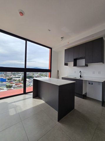 Apartamento en venta en Bõ Escalante in Carmen, San José — $235,000 - Photo 3 of 12