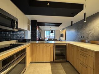 Venta de Apartamento Amoblado - Condominio TriBca, Nunciatura en Mata Redonda, San José — $2,350 - Foto 2 de 18