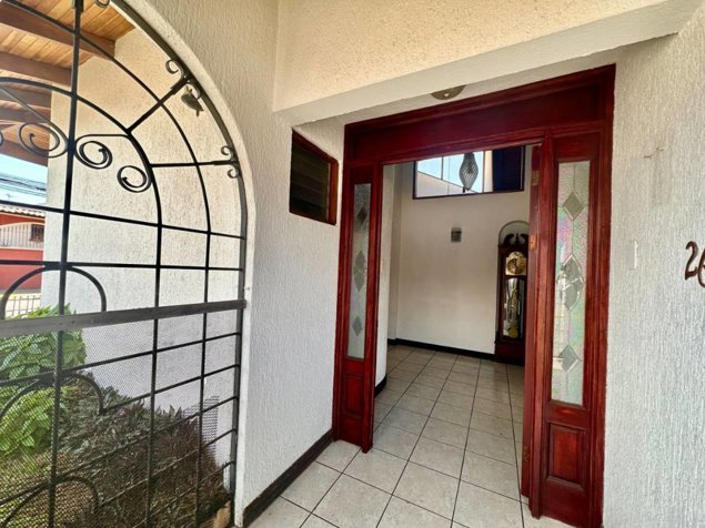 Venta de casa en Mercedes Norte, Heredia en Mercedes, Heredia — ₡ 119 000 000 - Foto 2 de 19