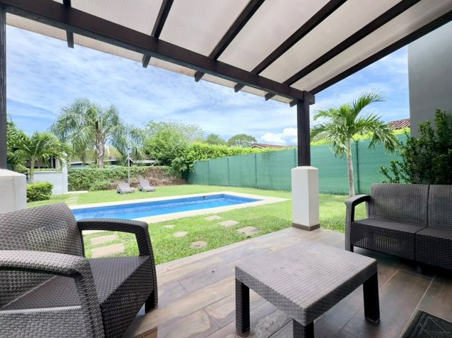 Modern Home for Rent with Private Pool – Loma Verde Gated Community en Tamarindo, Santa Cruz, Guanacaste — $2,500
