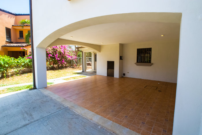 Modern 3-Bedroom Home in Vista de Tamarindo – Minutes from the Beach en Tamarindo, Santa Cruz, Guanacaste — $360,000 - Foto 2 de 35