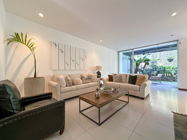 Venta de casa con excelente ubicación en San Rafael de Escazú in San Rafael, Escazú, San José — $360,000
