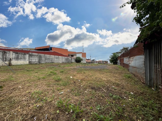 VENTA DE LOTE DE 2567M2, SOBRE CALLE PRINCIPAL, HATILLO 1, SAN JOSÉ en Hatillo, San José — $1,300,000 - Foto 3 de 4