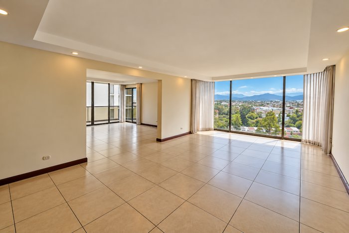 Apartamento de 3 Habitaciones en Condominio Altos de Marbella en Escazú, San José — $350,000 - Foto 3 de 28