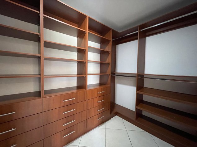 🔥 ALQUILER – Casa Amueblada en Condominio Escazú. en Escazú, San José — $2,900 - Foto 3 de 38