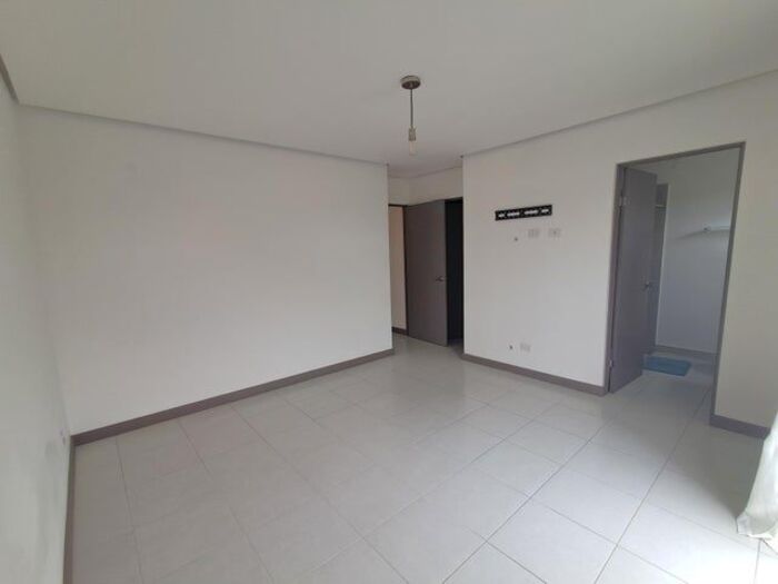 MLS-26-851 ALQUILER HERMOSA CASA DE 3 NIVELES SANTO DOMINGO HEREDIA en Santo Domingo, Heredia — $1,700