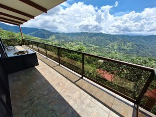 Casa en Los Altos de San Rafael, Ciudad Colón | Vistas al Oeste en Colón, Mora, San José — $327,500 - Foto 2 de 19