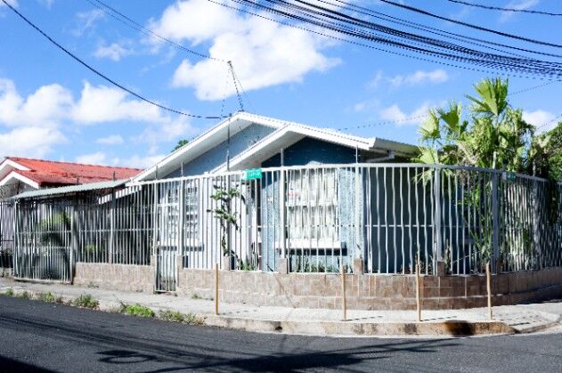 Casa estilo craftsman en Zapote, San José — $215,000