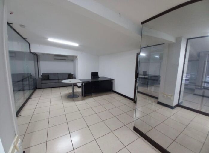 Alquiler de Local Comercial en Santa Ana / Mls. 26-1206 OFC JB en Santa Ana, San José — $1,000