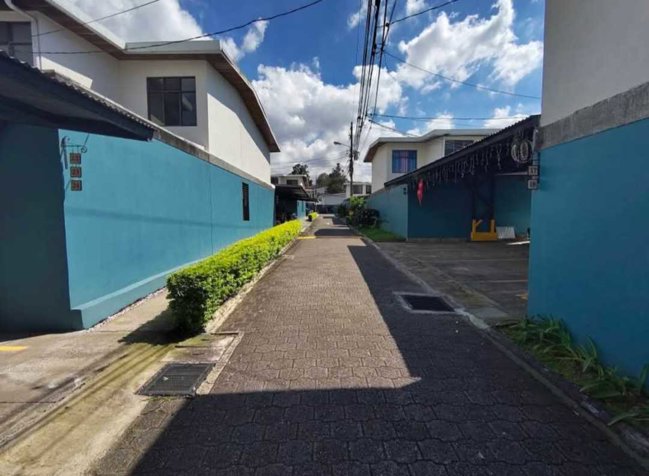 VENDO HERMOSA CASA EN CONDOMINIO COROBICÍ, MORAVIA in San Vicente, Moravia, San José — ₡ 68 000 000 - Photo 3 of 31