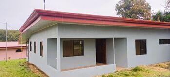 CASA RECIÉN REMODELADA EN VENTA – SANTA ELENA, PÉREZ ZELEDÓN en Cajón, Pérez Zeledón, San José — $120,000 - Foto 5 de 6