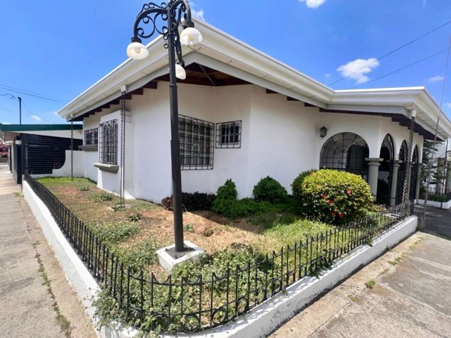 Venta de casa en Mercedes Norte, Heredia en Mercedes, Heredia — ₡ 119 000 000
