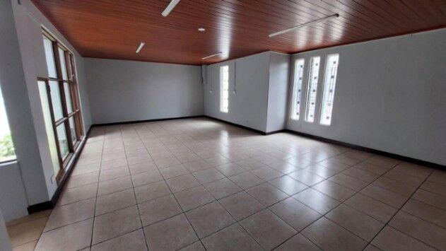 Se vende espaciosa propiedad comercial en Sabana Sur 25-508 en Mata Redonda, San José — $495,000