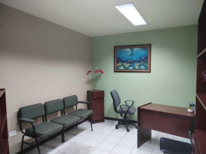 Venta de edificio comercial con 26 espacios, ascensor y parqueo #24-657 GS en Guadalupe, Goicoechea, San José — $1,500,000