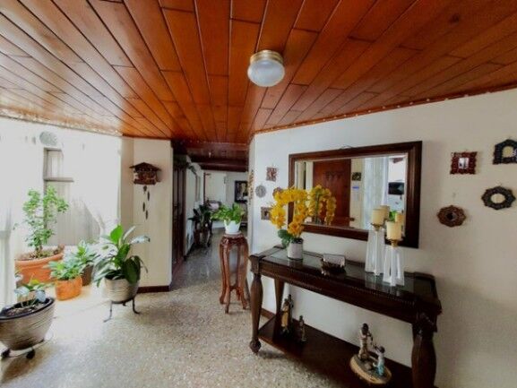 Se vende espaciosa casa en Rohrmoser cerca de la embajada Centro Americana 25-139 in Pavas, San José — $400,000