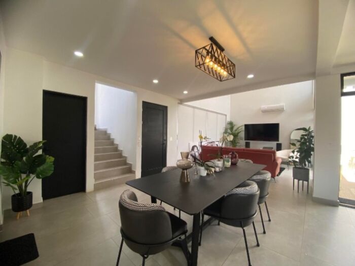 Casa moderna de lujo con jardín y parrillera en condominio #26-522 GS en San Rafael, Escazú, San José — $335,000