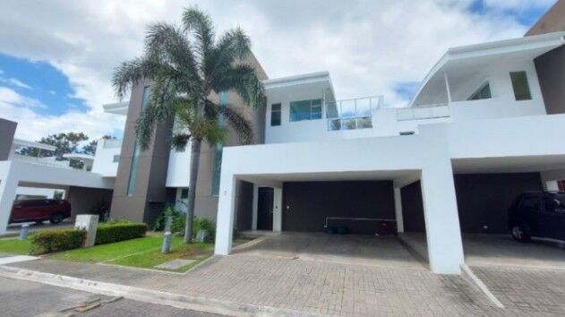 Se alquila casa de lujo en condominio de Santa Ana 25-662 en Santa Ana, San José — $3,800