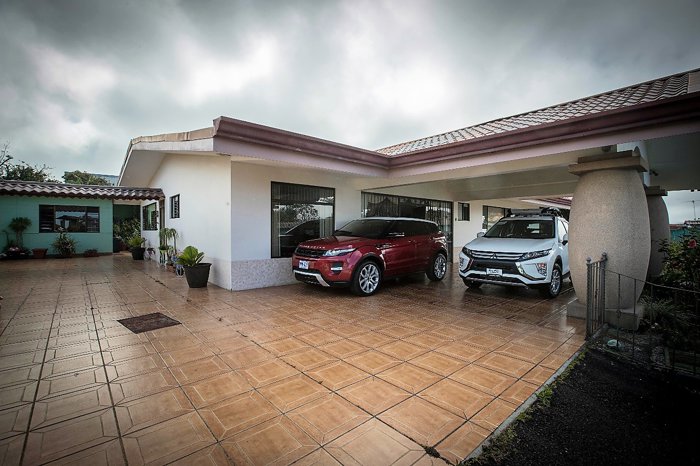 Residencia de lujo con amplios espacios en finca de 5502 m2 – Heredia en San José, San Isidro, Heredia — $900,000