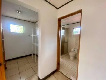 Se vende espaciosa casa con patio en Santo Tomas de Heredia 25-1056 en Santo Tomás, Santo Domingo, Heredia — $435,000 - Foto 5 de 22