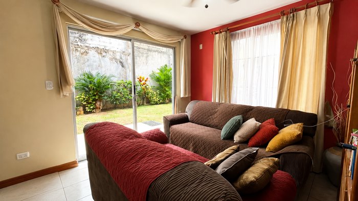 Casa en venta Ciudad Colon in Colón, Mora, San José — $200,000