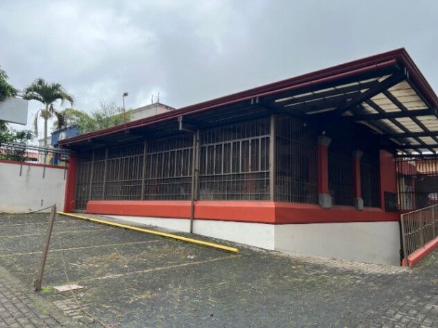 Edificio Comercial Ícono en Heredia. Listo para Operar #26-745 GS en Mercedes, Heredia — $1,700,000