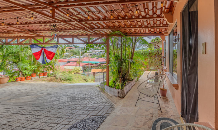 Two-Level Home for Sale in Grecia | Panoramic Views en Grecia, Alajuela — ₡ 102 350 000 - Foto 3 de 20