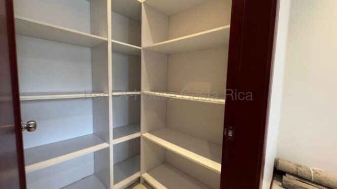 Alquiler de Apartamento en Escazú-San Rafael. RAH 27-32 en San Rafael, Escazú, San José — $2,500