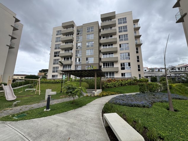 Apartamento en alquiler de 3 habitaciones en Condominio Monte Alto en Granadilla, Curridabat, San José — $1,300
