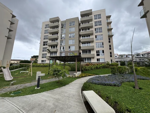 Apartamento en alquiler de 3 habitaciones en Condominio Monte Alto en Granadilla, Curridabat, San José — $1,300