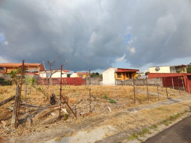 Lotes en Venta. Residencial Los Adobes, Alajuela en Alajuela — ₡ 37 000 000