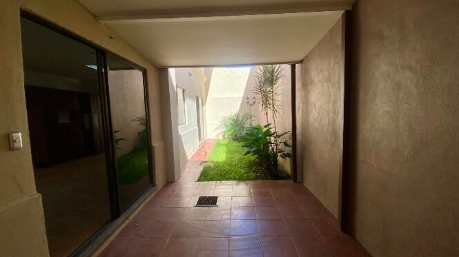 Alquiler de Casa en Santa Ana, Centro. en Santa Ana, San José — $1,650 - Foto 2 de 16
