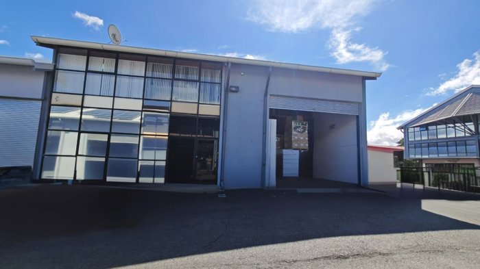Alquiler de bodega y/o oficinas en Guachipelin in Escazú, San José — $6,278