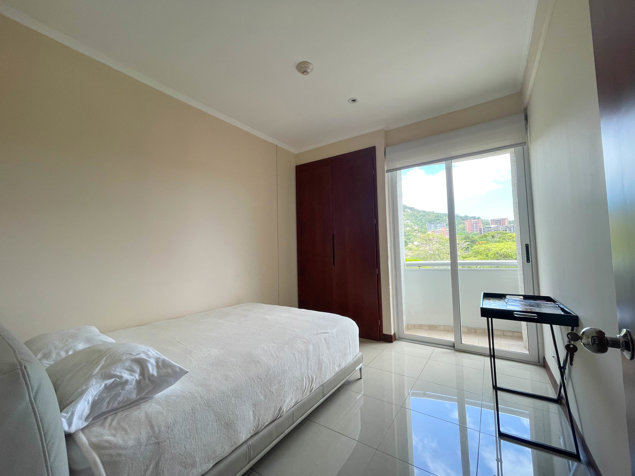 Apartamento en Torres del Country en Escazú, San José — $415,000 - Foto 2 de 12